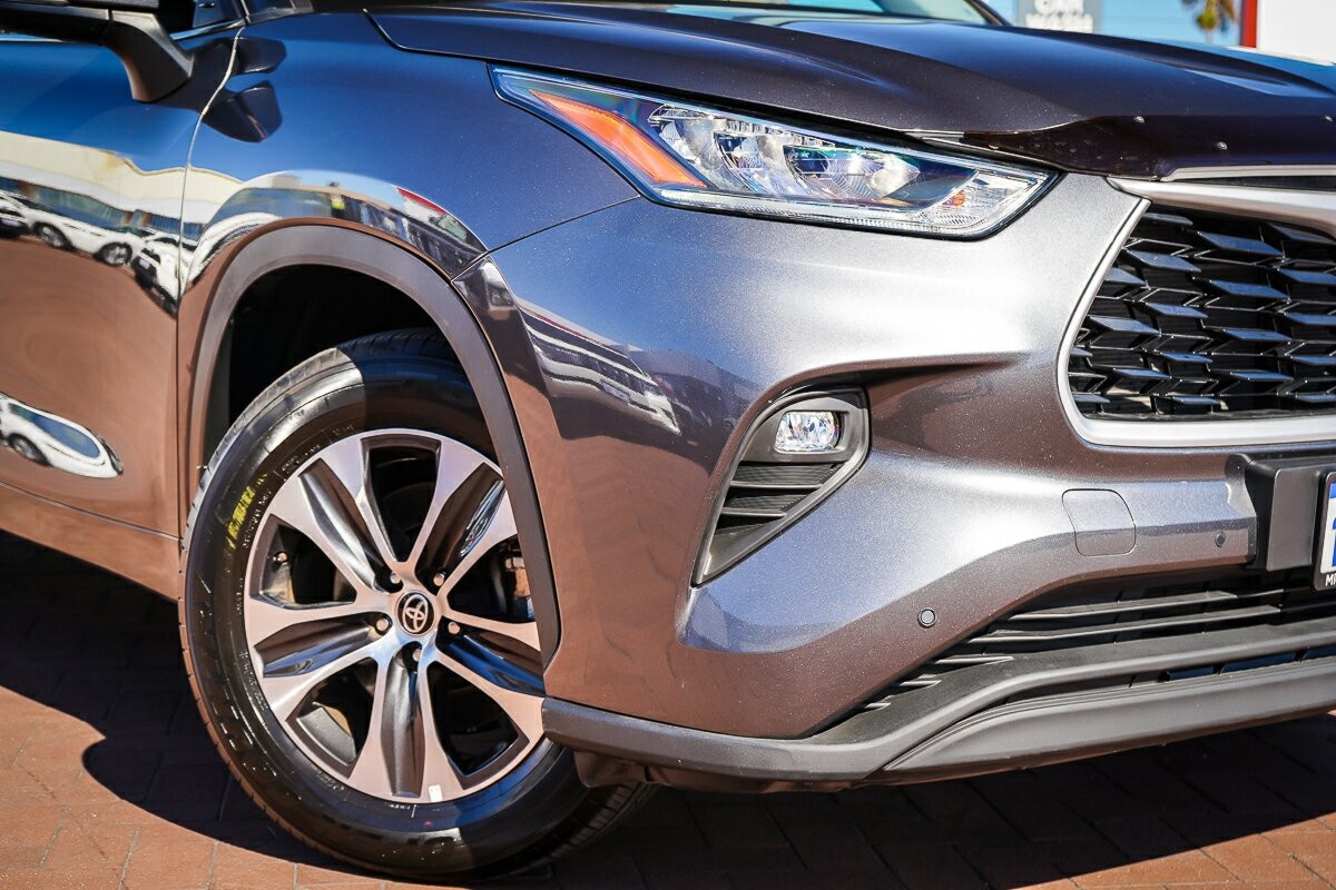 Toyota Kluger image 2