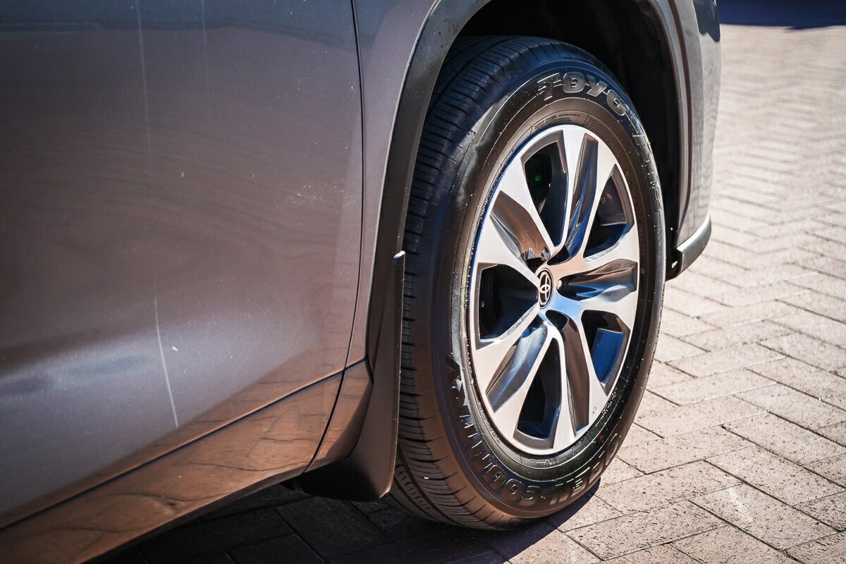 Toyota Kluger image 3