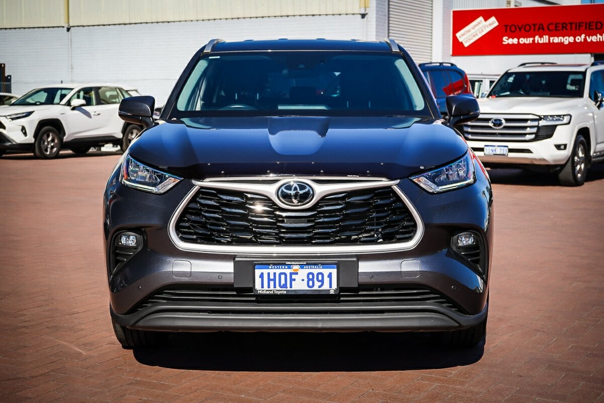 Toyota Kluger image 4