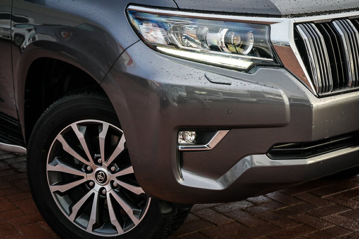 Toyota Landcruiser Prado image 2