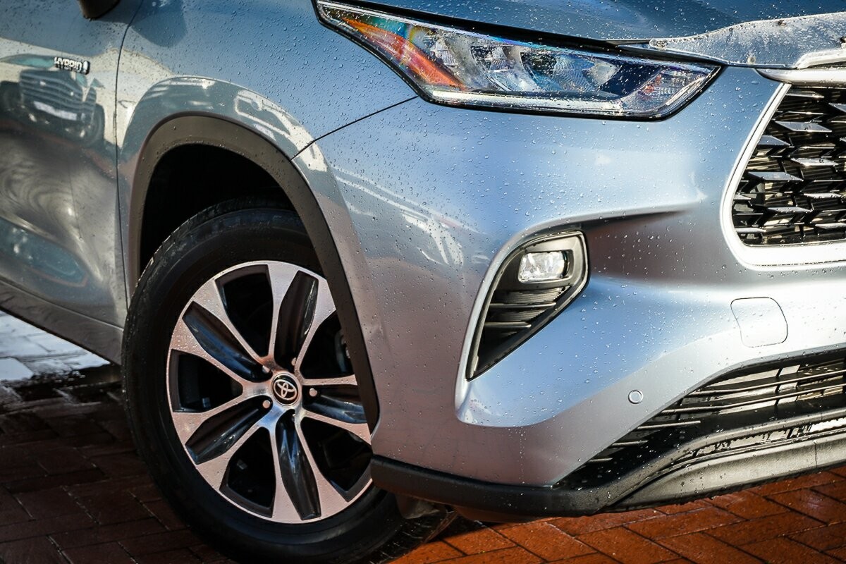Toyota Kluger image 2
