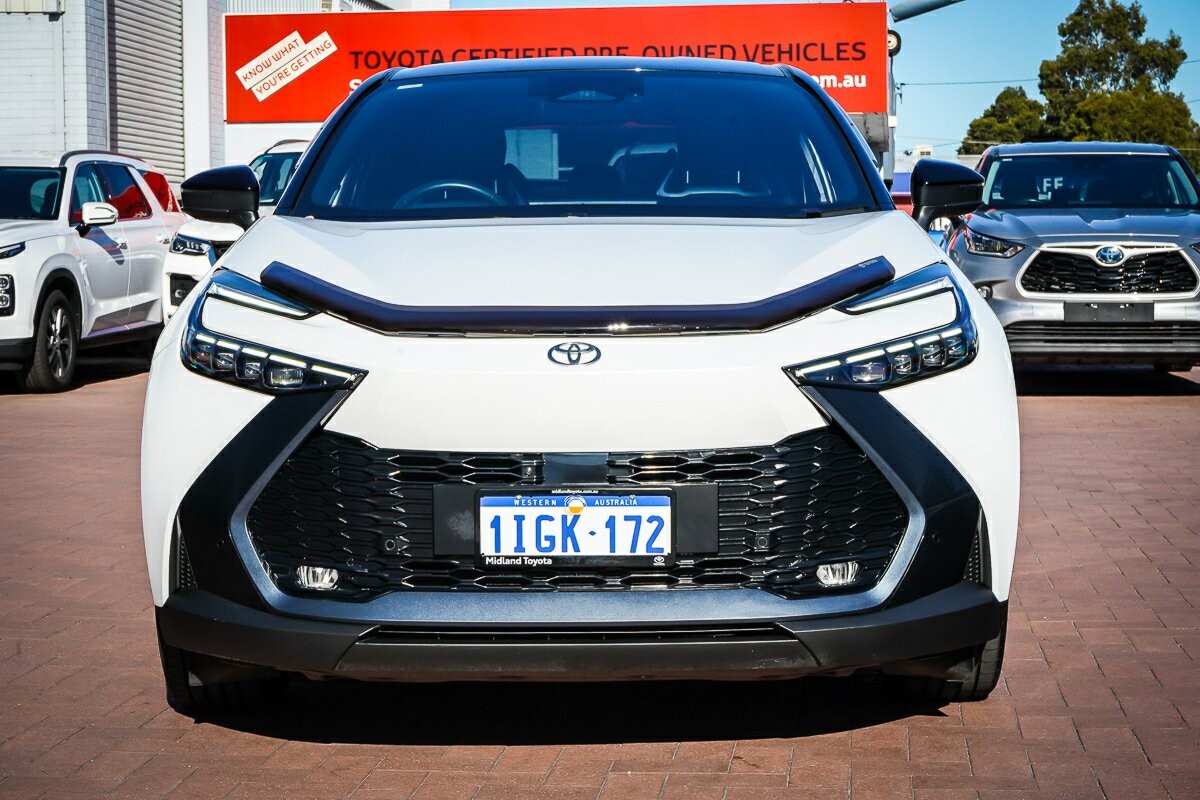 Toyota C-hr image 2