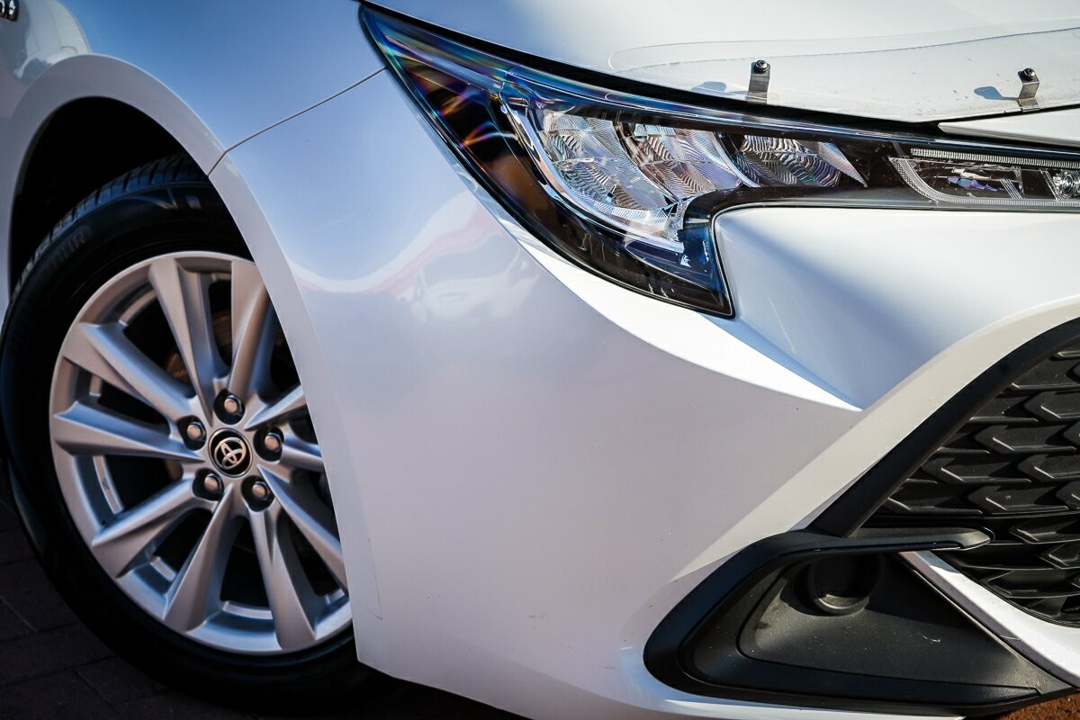 Toyota Corolla image 2