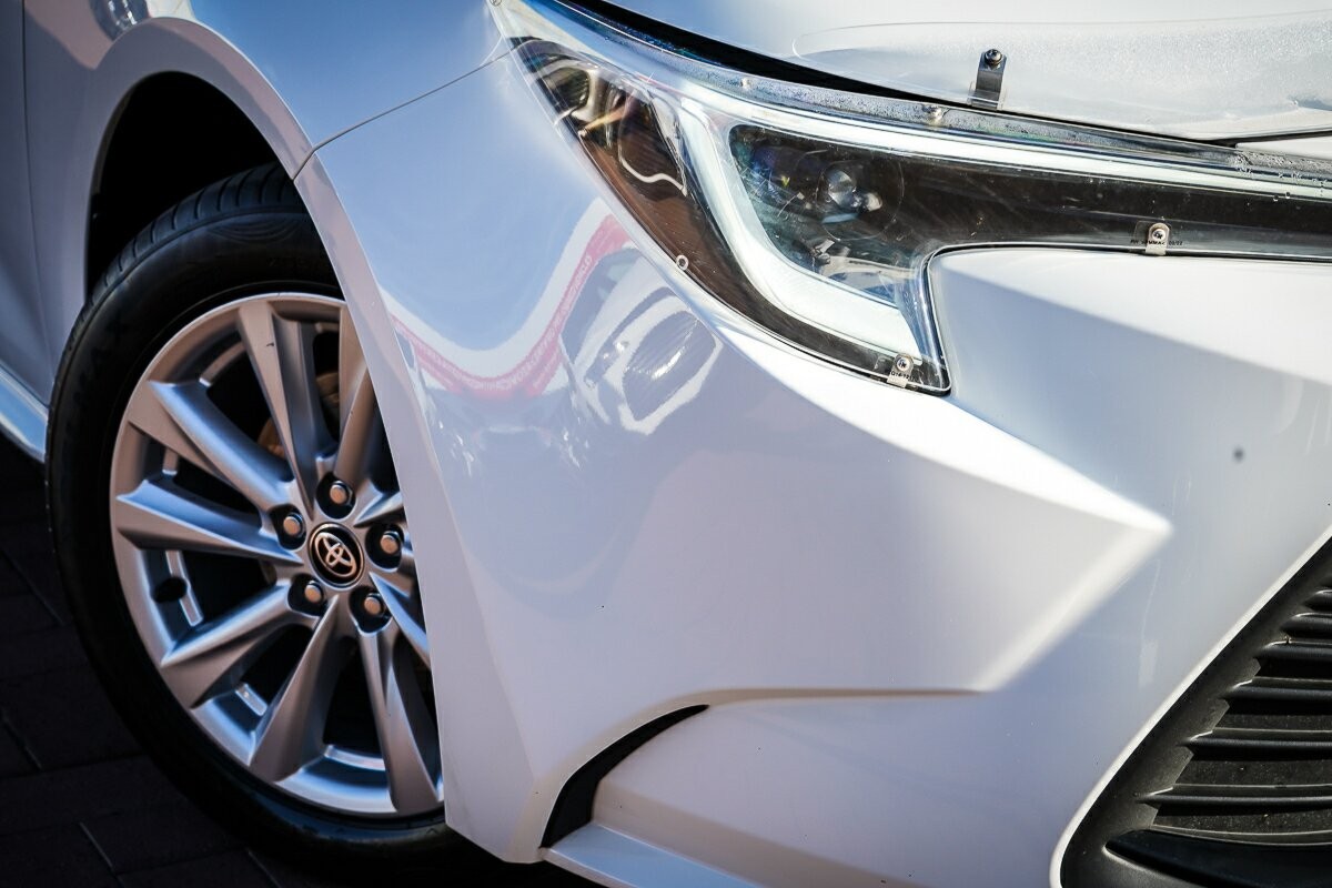 Toyota Corolla image 2