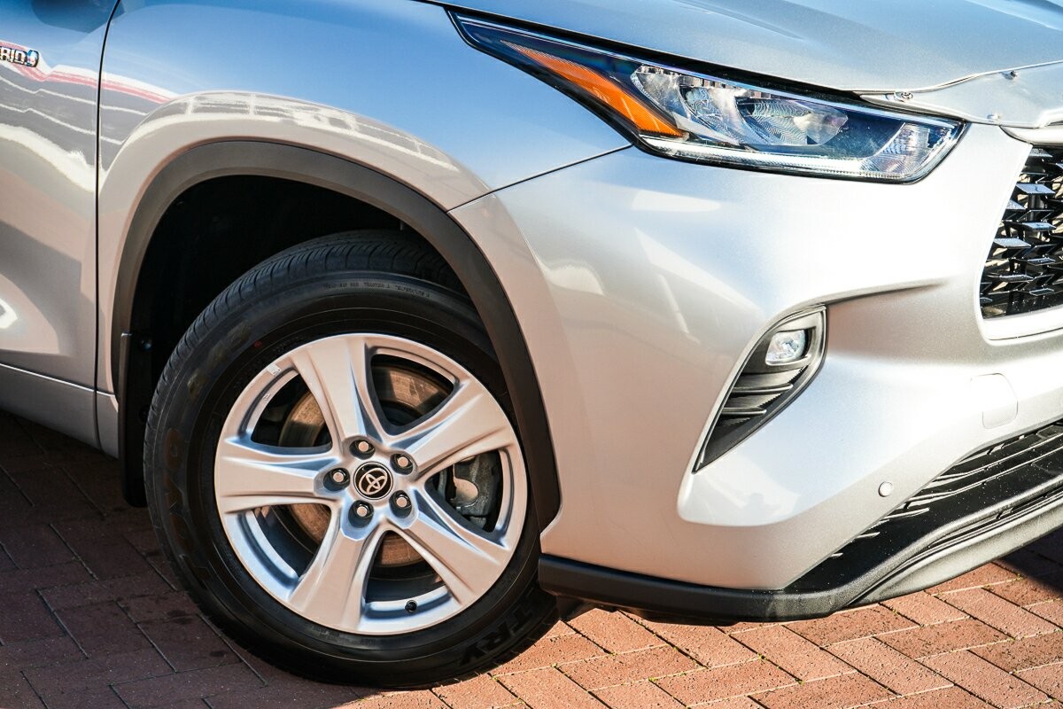 Toyota Kluger image 2