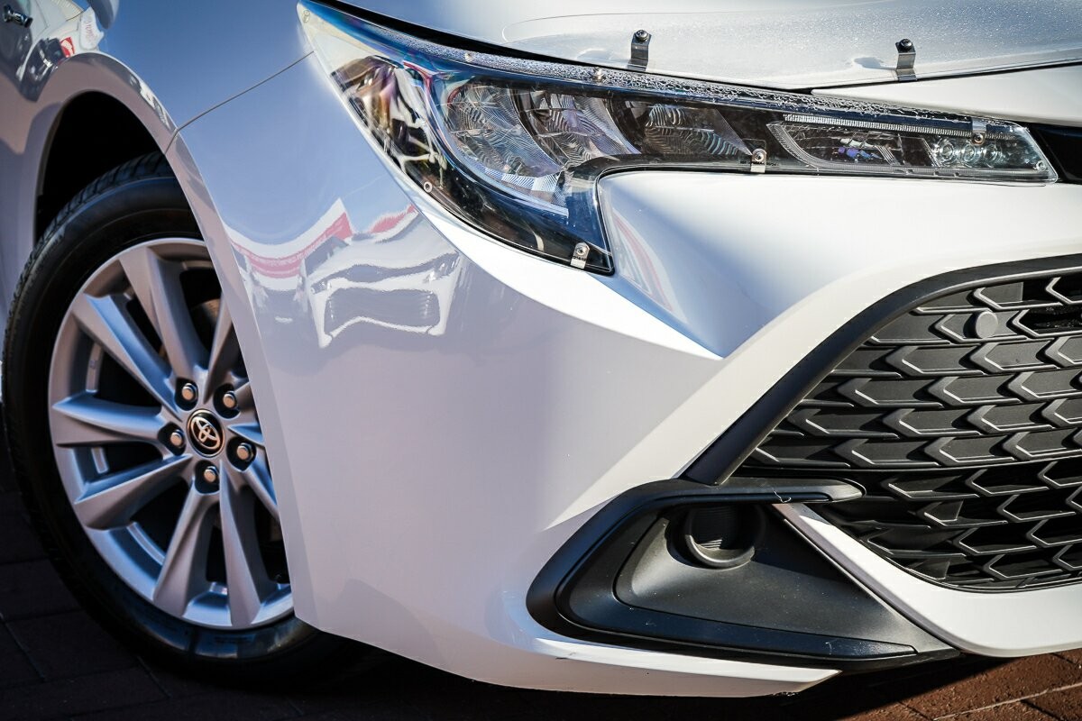 Toyota Corolla image 2