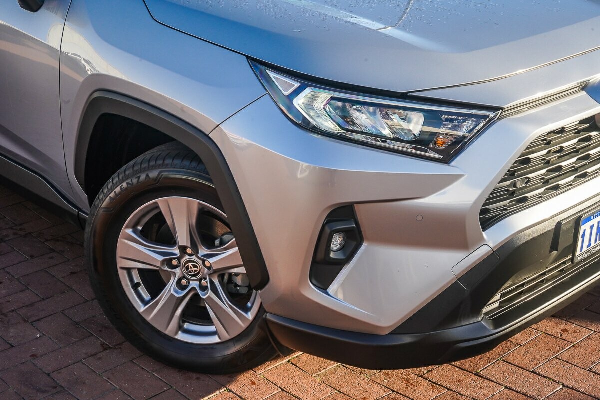Toyota Rav4 image 2