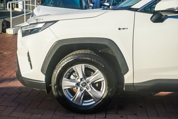 https://vehicle-cdn.autoleague.cloud/28166_12032439_5.jpg