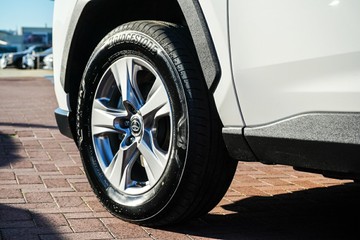 https://vehicle-cdn.autoleague.cloud/28166_12032547_5.jpg