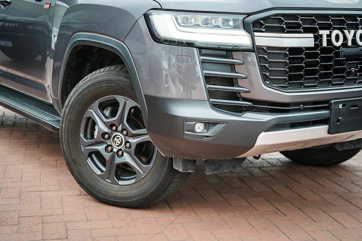 Toyota Landcruiser image 2