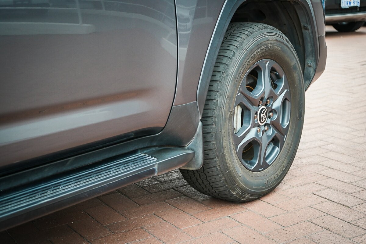 Toyota Landcruiser image 3