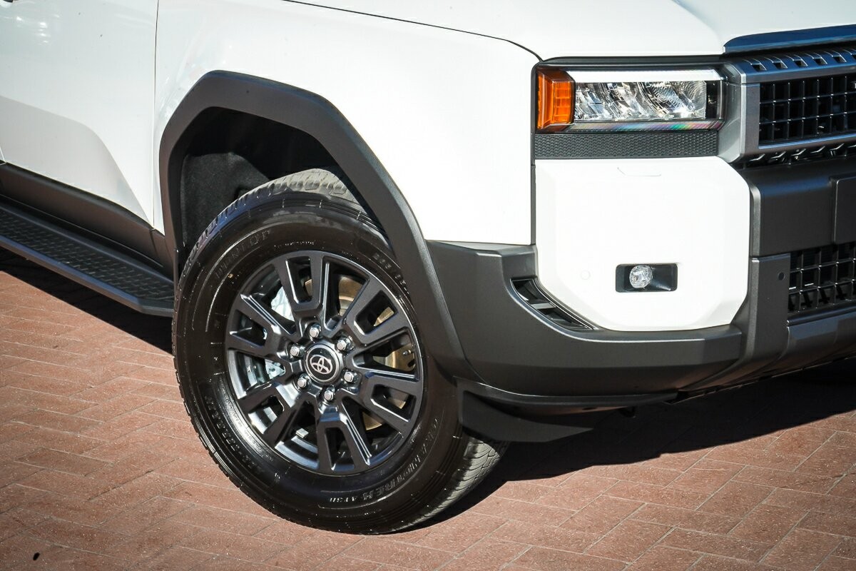 Toyota Landcruiser Prado image 2