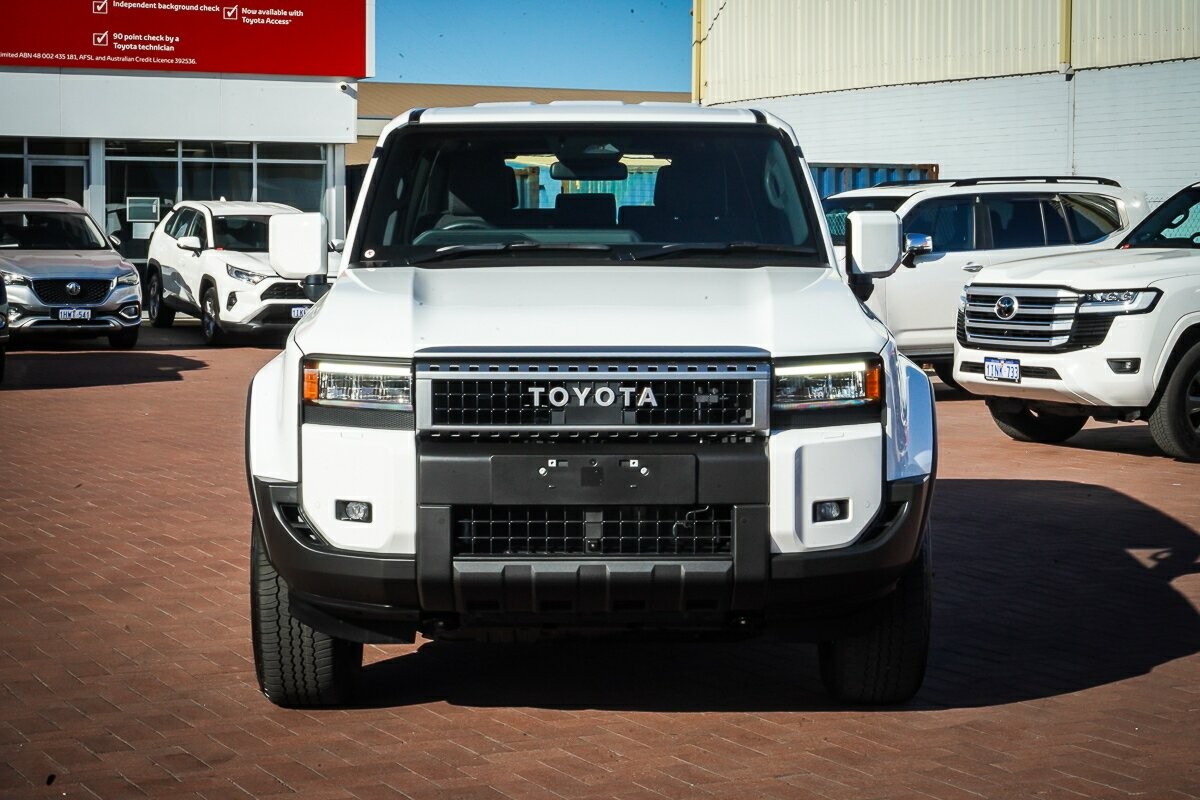 Toyota Landcruiser Prado image 3