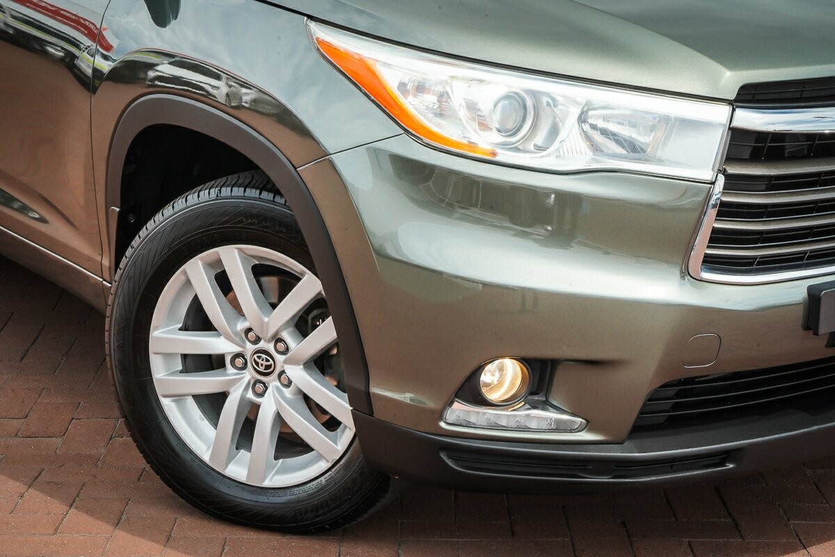 Toyota Kluger image 2