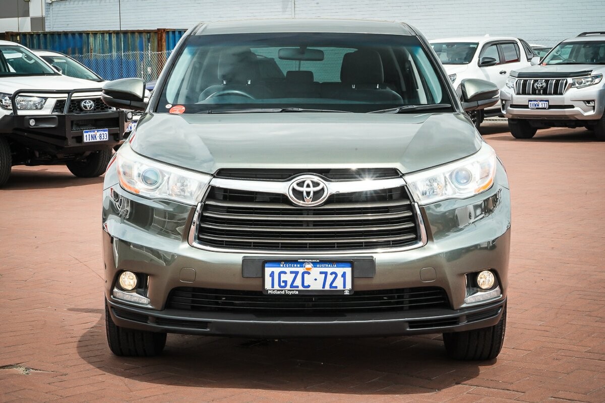 Toyota Kluger image 3