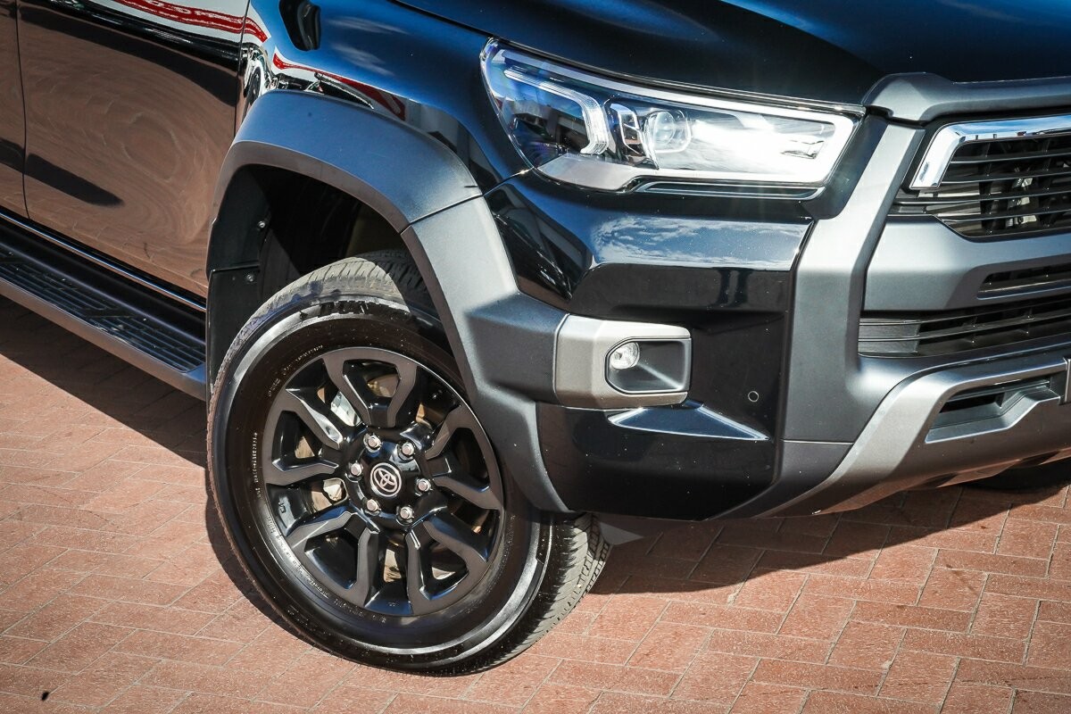 Toyota Hilux image 2