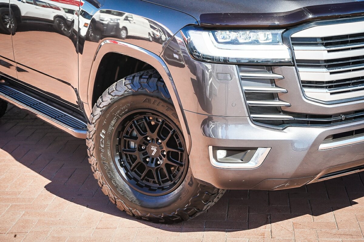 Toyota Landcruiser image 2