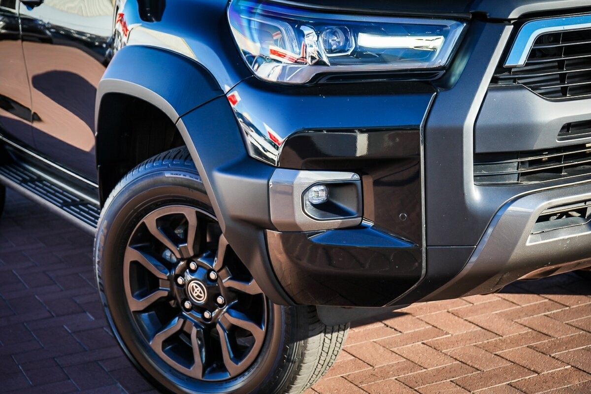 Toyota Hilux image 2