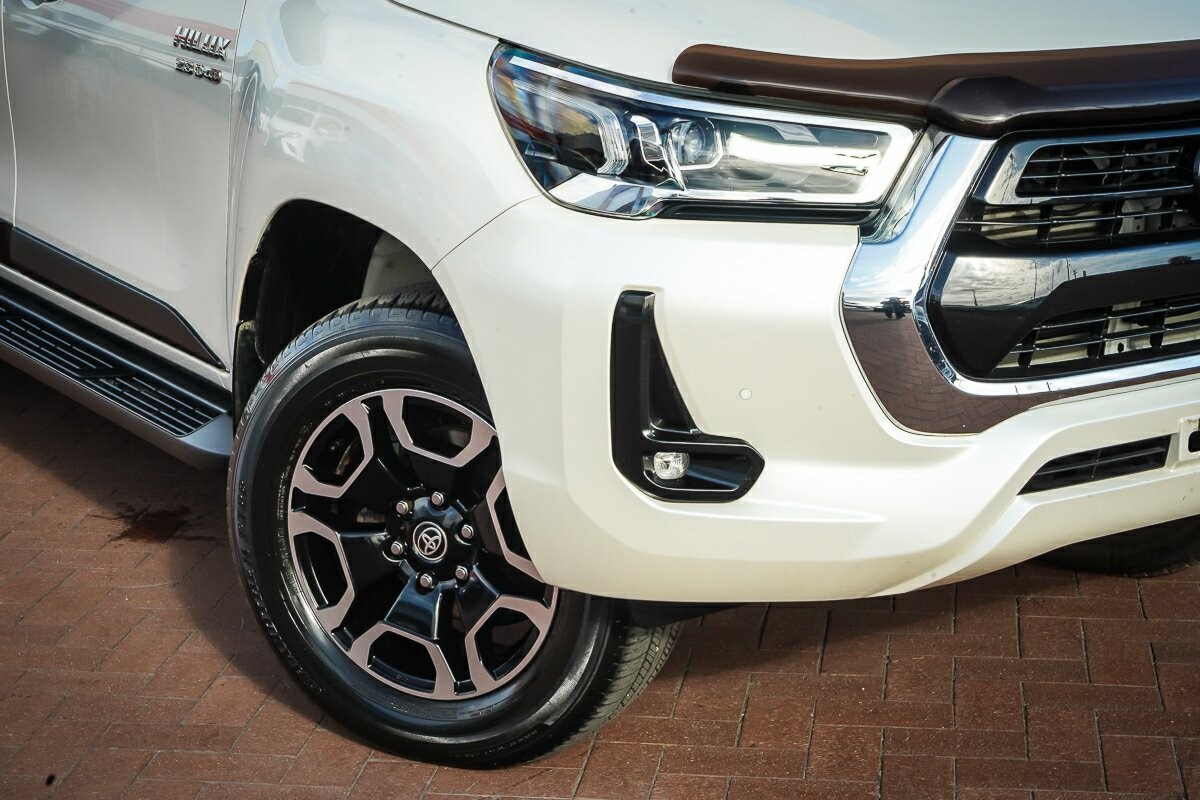 Toyota Hilux image 2