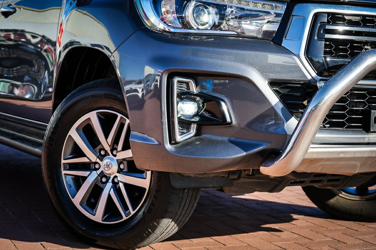 Toyota Hilux image 2
