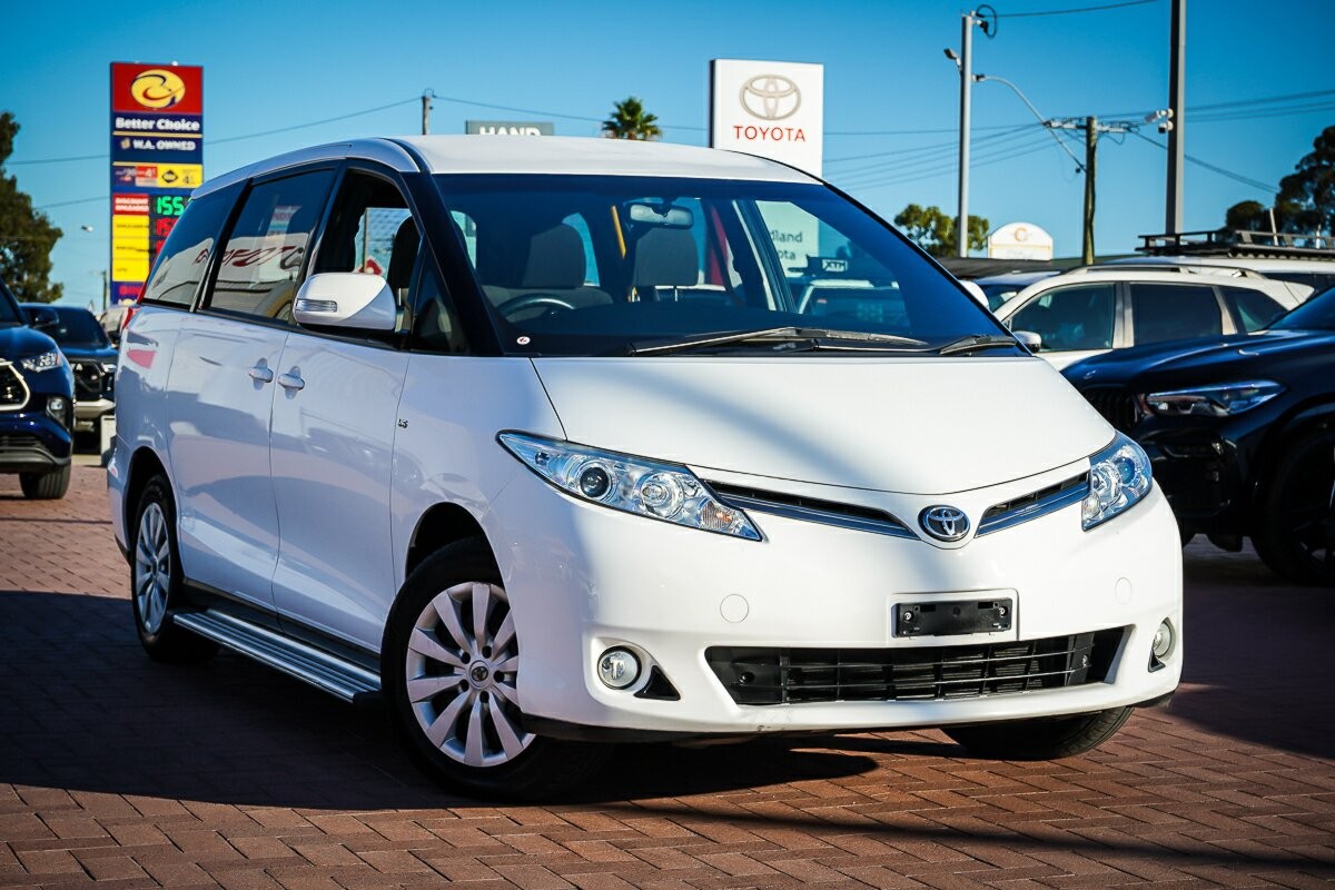 Toyota Tarago image 1