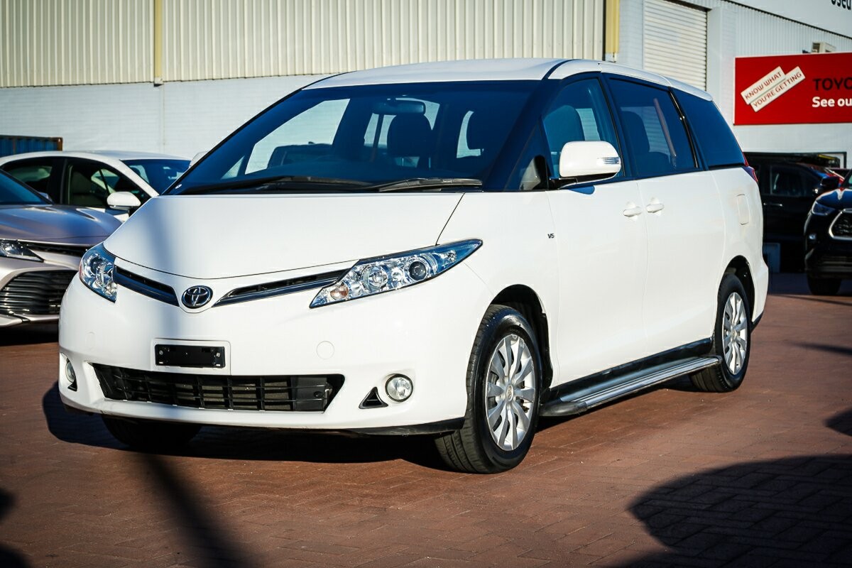 Toyota Tarago image 4