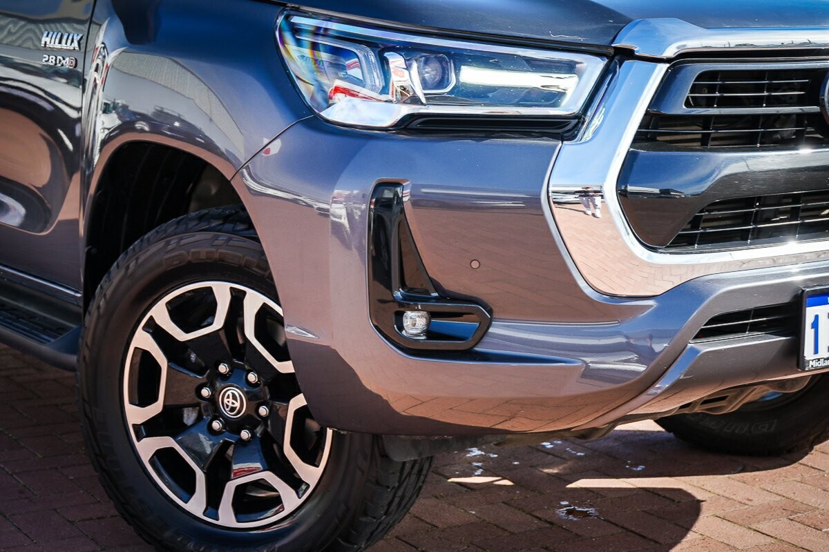 Toyota Hilux image 2