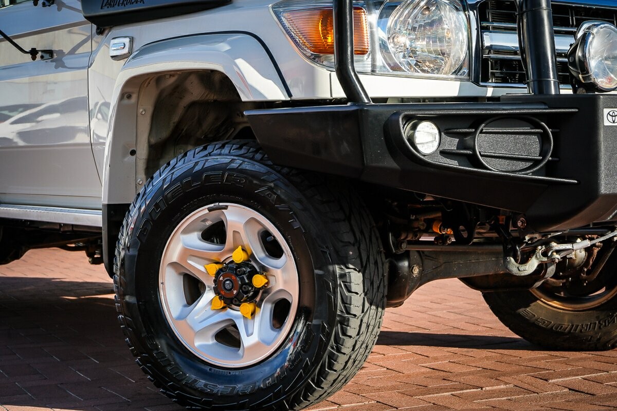 Toyota Landcruiser image 2