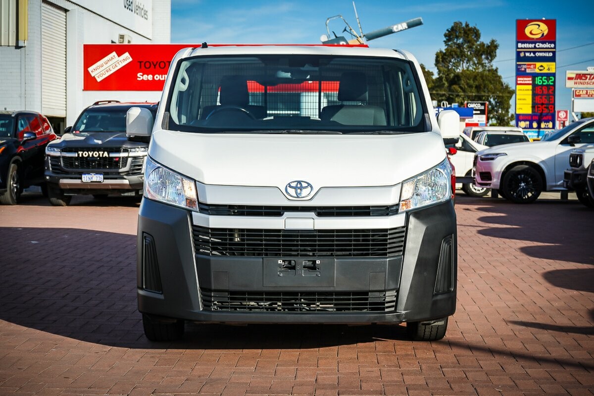 Toyota Hiace image 3