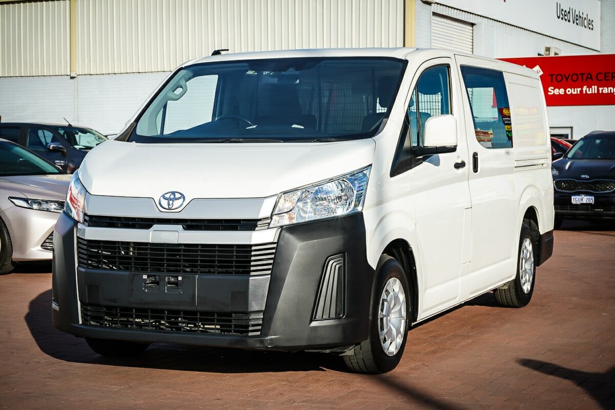 Toyota Hiace image 4