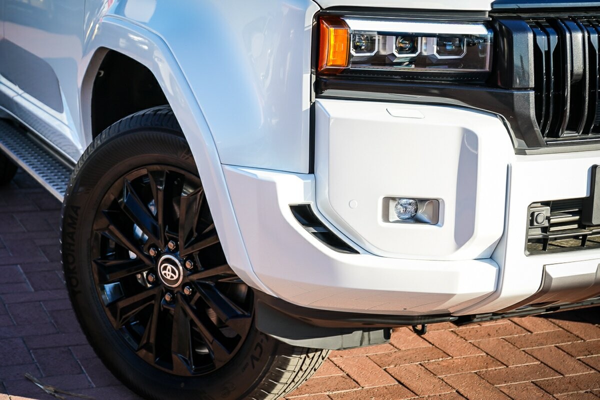 Toyota Landcruiser Prado image 2
