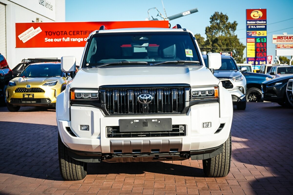 Toyota Landcruiser Prado image 3