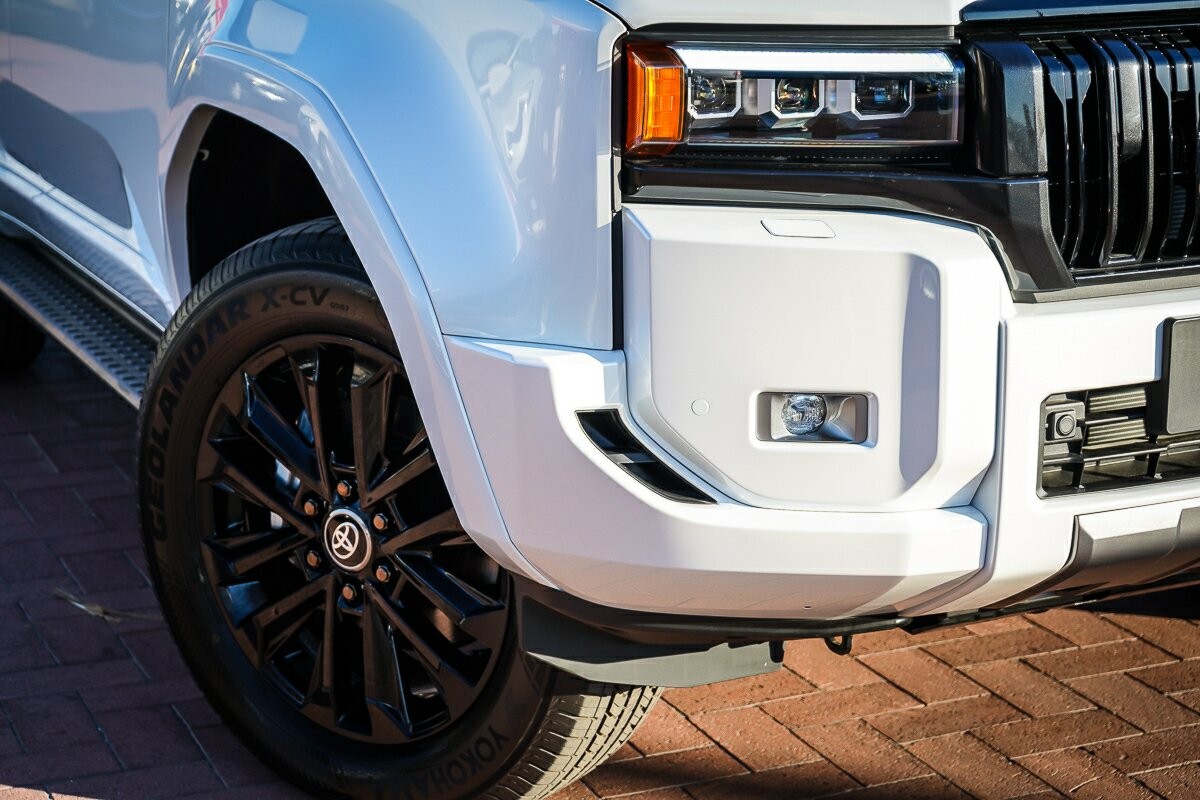 Toyota Landcruiser Prado image 2