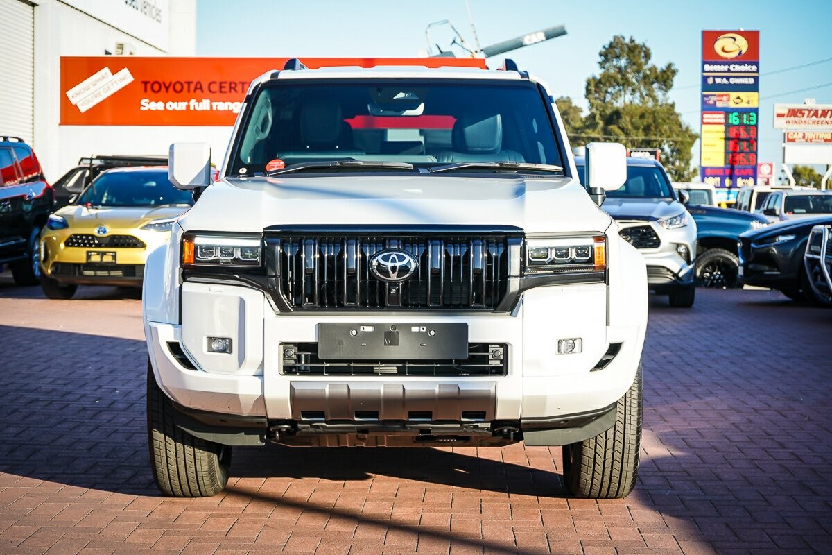 Toyota Landcruiser Prado image 3