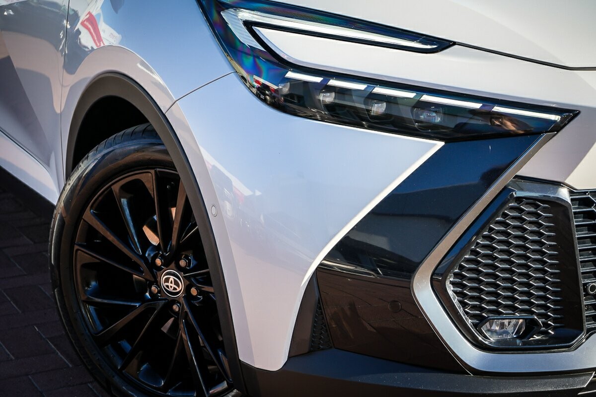 Toyota C-hr image 2