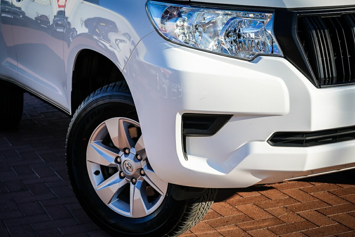 Toyota Landcruiser Prado image 2