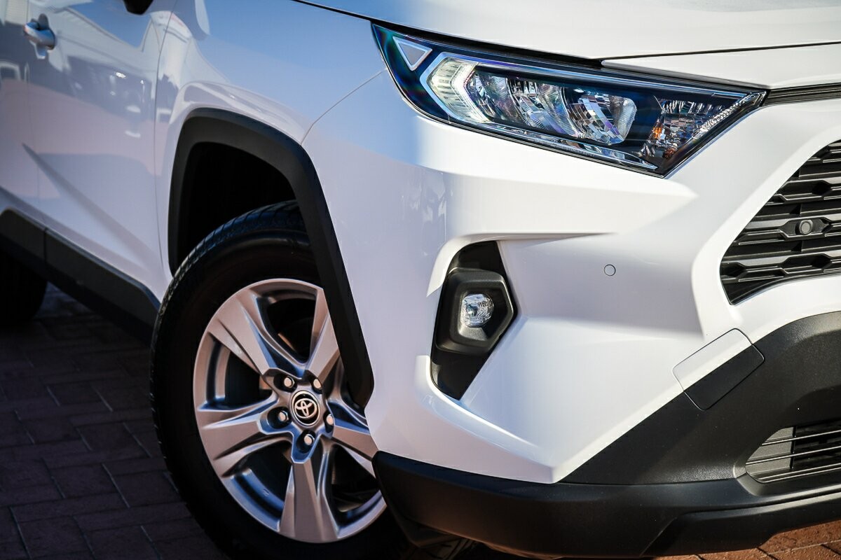 Toyota Rav4 image 2