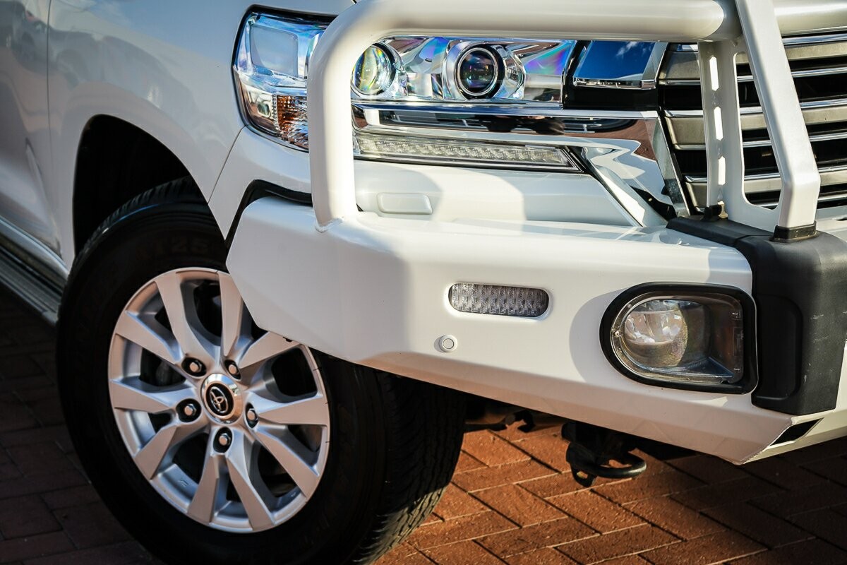 Toyota Landcruiser image 2
