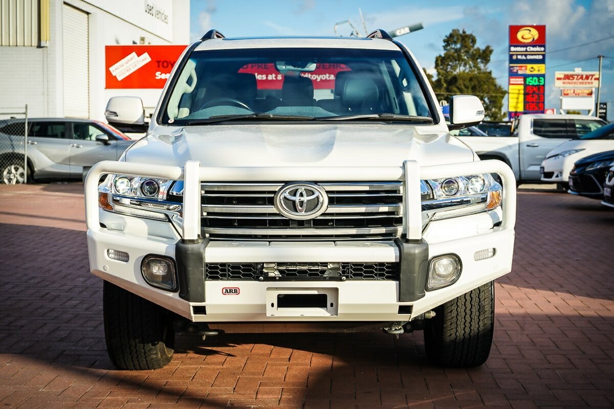 Toyota Landcruiser image 3