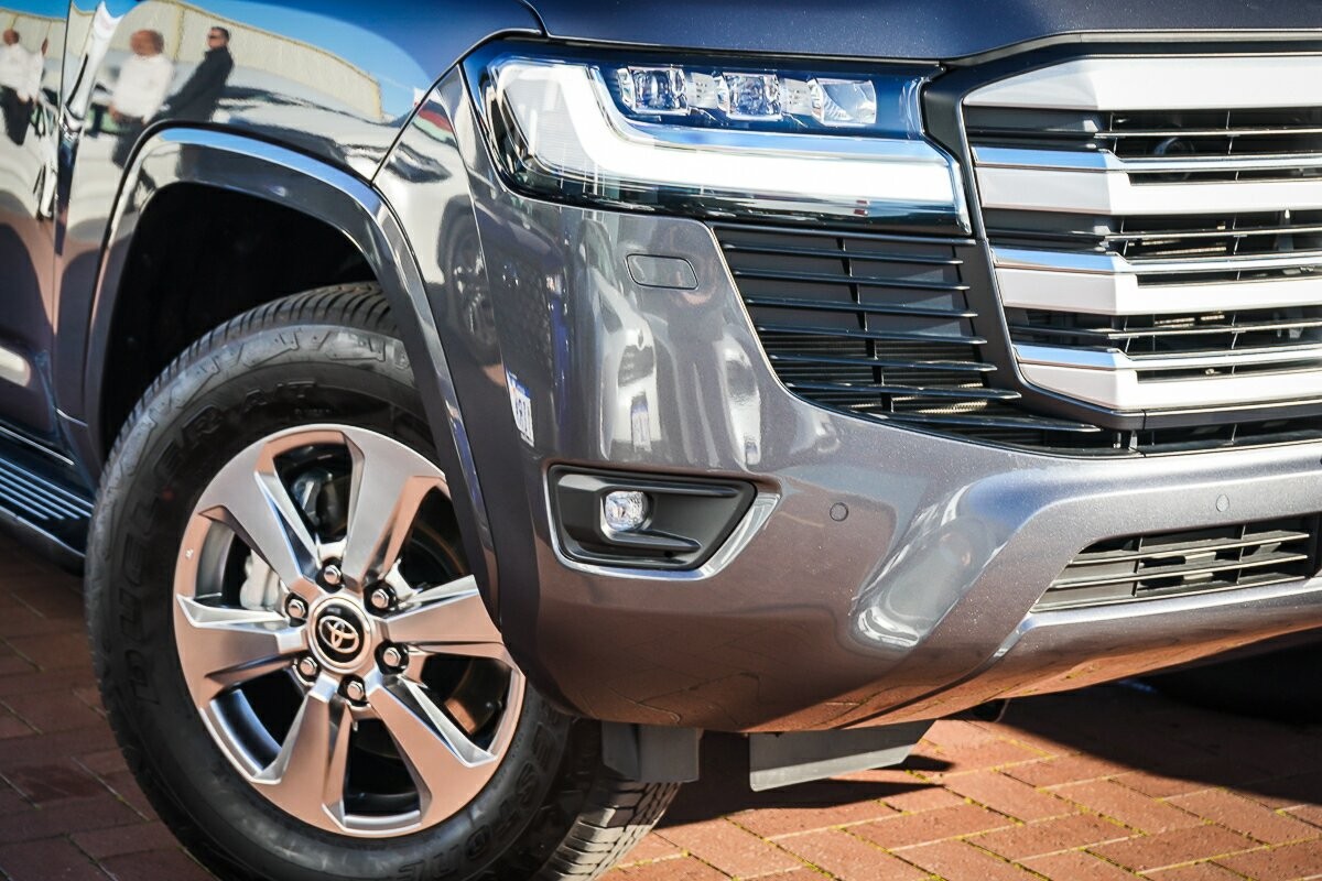 Toyota Landcruiser image 2