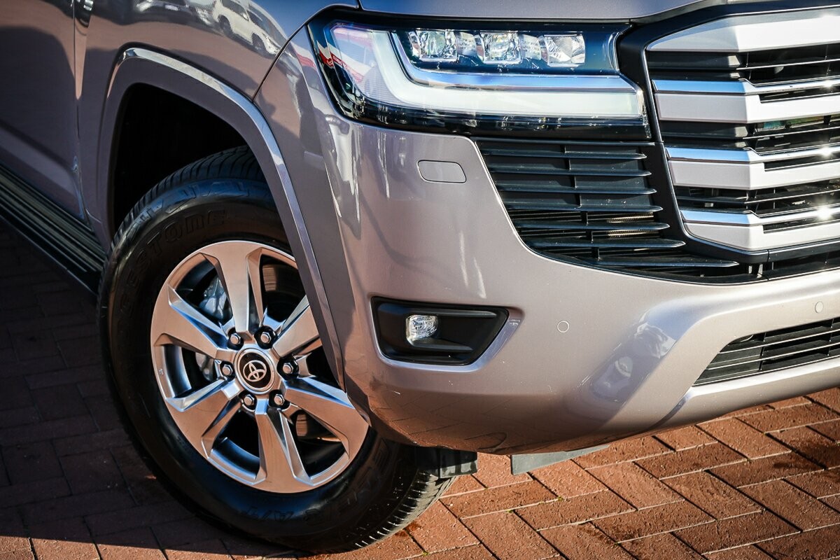 Toyota Landcruiser image 2