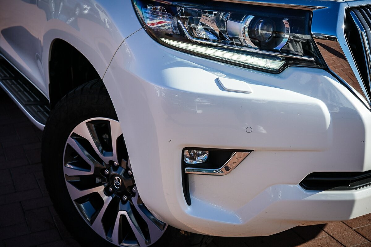 Toyota Landcruiser Prado image 2