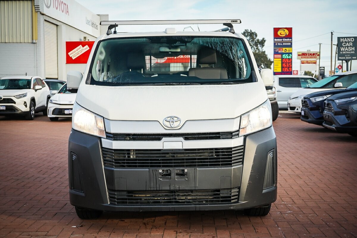 Toyota Hiace image 3