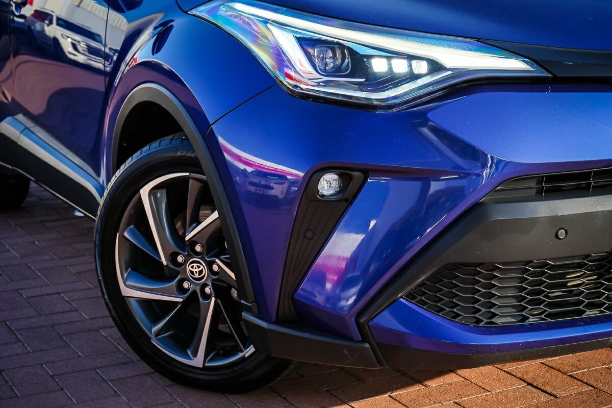 Toyota C-hr image 2