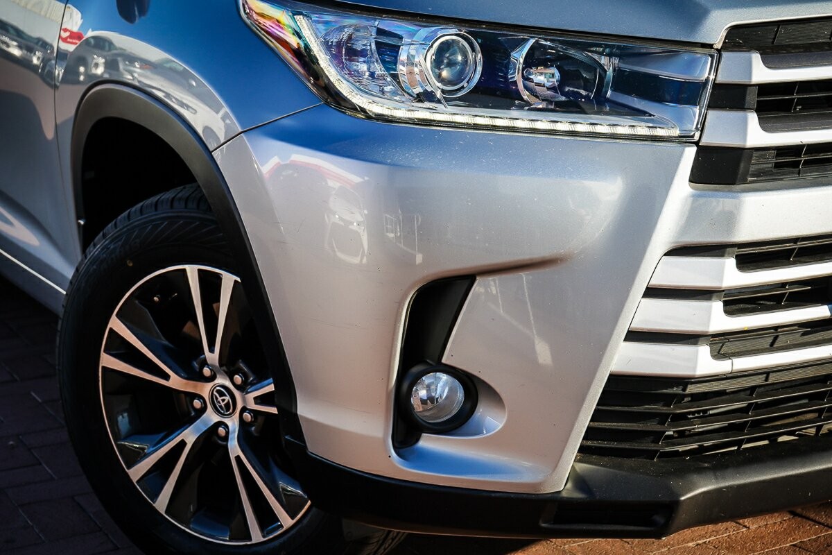 Toyota Kluger image 2