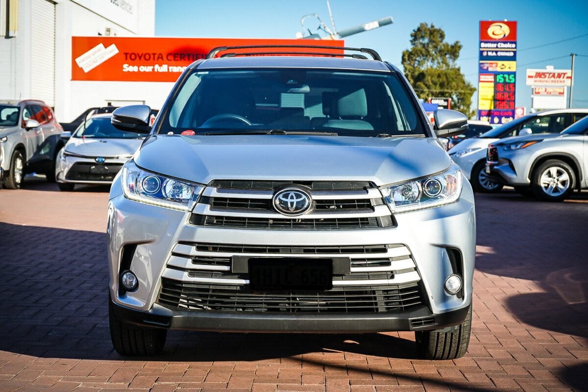 Toyota Kluger image 3