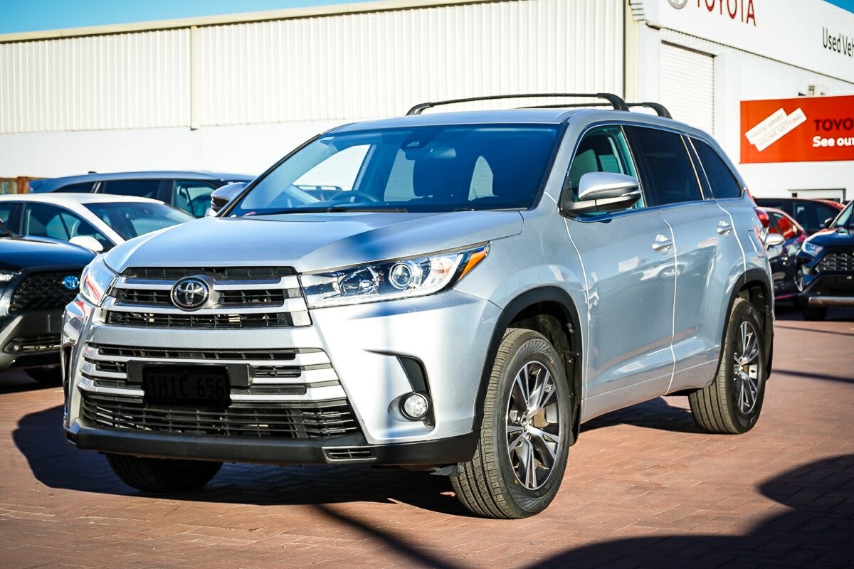 Toyota Kluger image 4