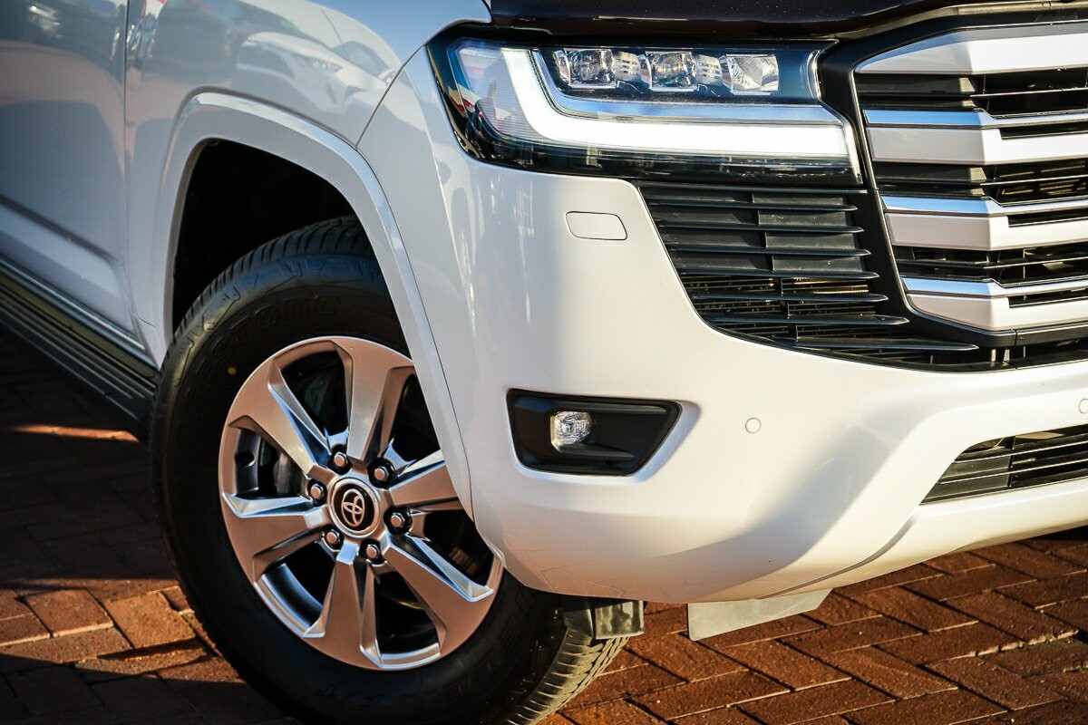 Toyota Landcruiser image 2