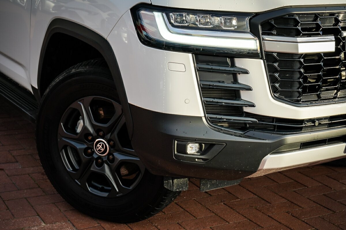 Toyota Landcruiser image 2