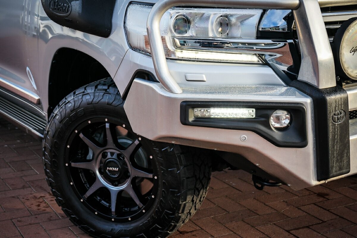 Toyota Landcruiser image 2